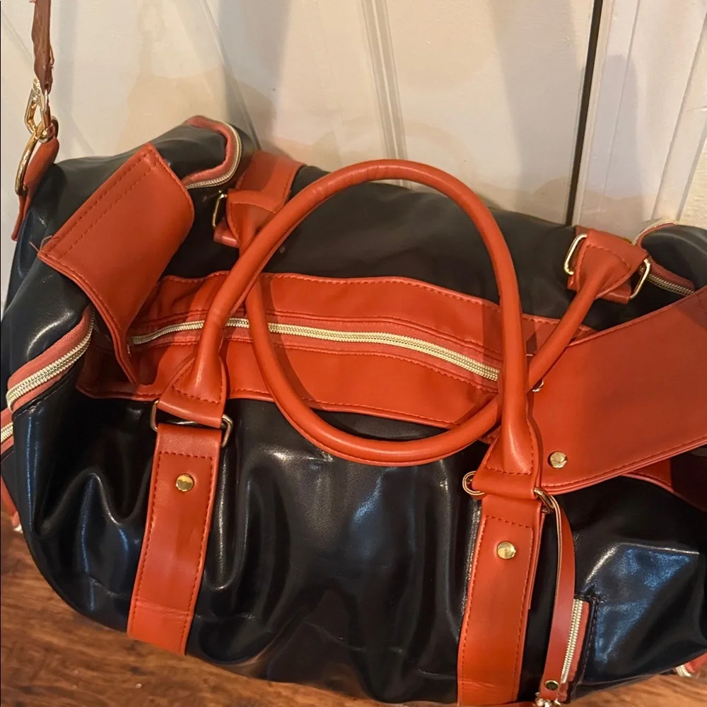 Elegant Retro Black and Tan Travel Duffle
